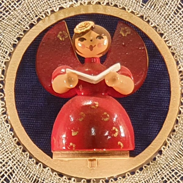 Barockengel mit Holzring